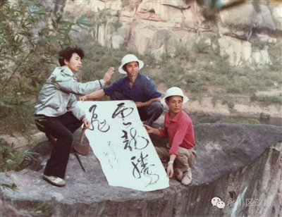 文物工作者在三教镇考察。卢定国 摄