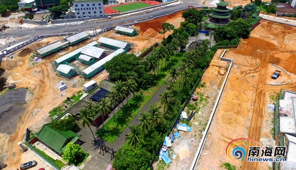 6月13日,在海口市丘海大道海瑞墓园区,改造扩建工作正在进行。海报集团全媒体中心记者 陈元才 实习生 陈若龙 摄