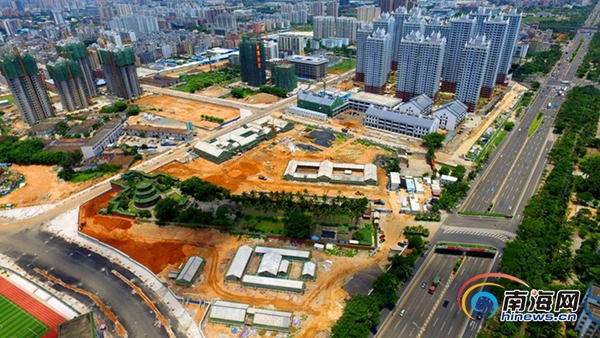 6月13日,在海口市丘海大道海瑞墓园区,改造扩建工作正在进行。海报集团全媒体中心记者 陈元才 实习生 陈若龙 摄