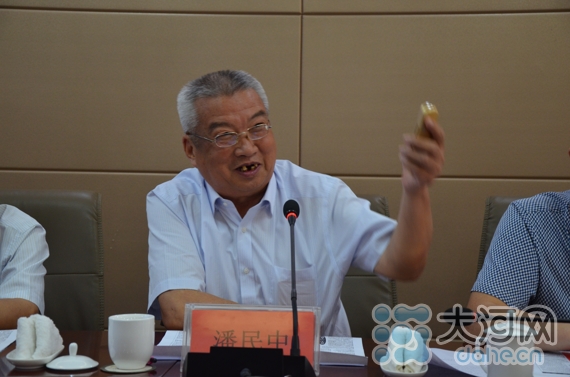 原平顶山市政协副主席潘民中回忆当年贺敬之在温泉疗养院的情景