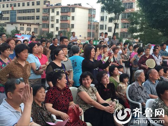 社区热情参与，人气爆棚。记者-孙淑燕-摄