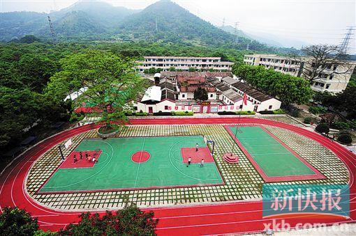 ■依山而建的三都书院。