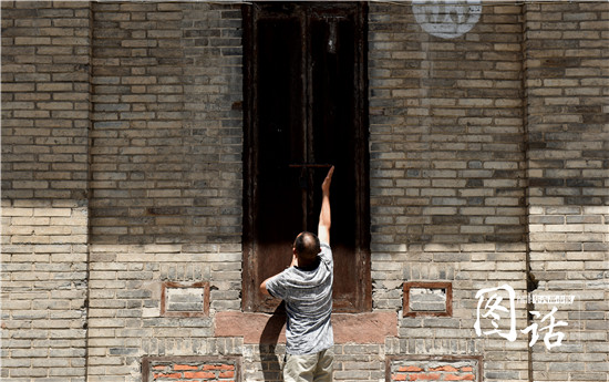 粮仓现存主体老式建筑为7座，门窗皆为楠木。