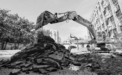 西城白塔寺人口疏解_...的违建被拆除.西城区新街口街道相关负责人表示,今年(2)