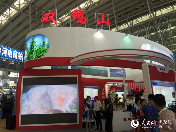 双鸭山展厅人头攒动。