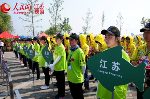 图为参赛代表队。王新年 摄