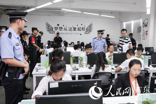 警方抓获犯罪嫌犯人。林一程 摄