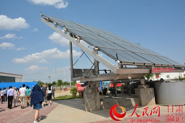 记者团参观陇星集团（刘海天 摄）