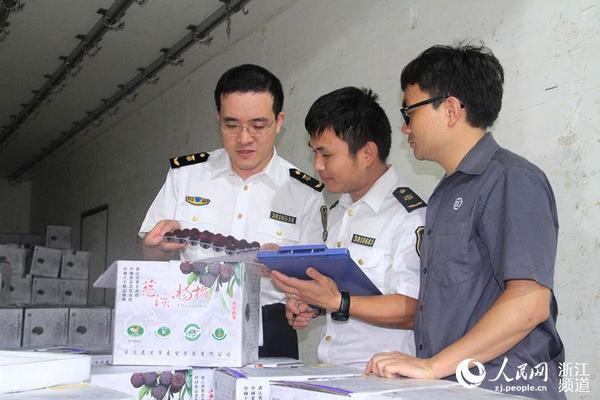 宁波杨梅今年首次大批量出口香港 飞机2小时送达身价涨7倍4。