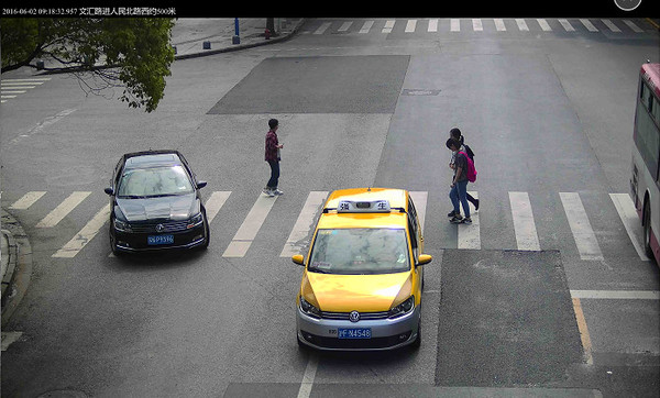 黄色出租车违章过程(电子警察抓拍)
