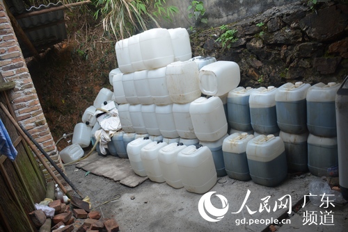 警方现场查获用于制毒的原材料。广东警方供图