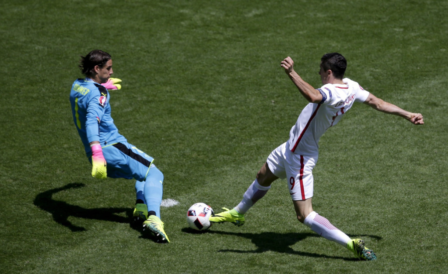 欧洲杯-沙奇里倒钩世界波 点球波兰6-5瑞士首进