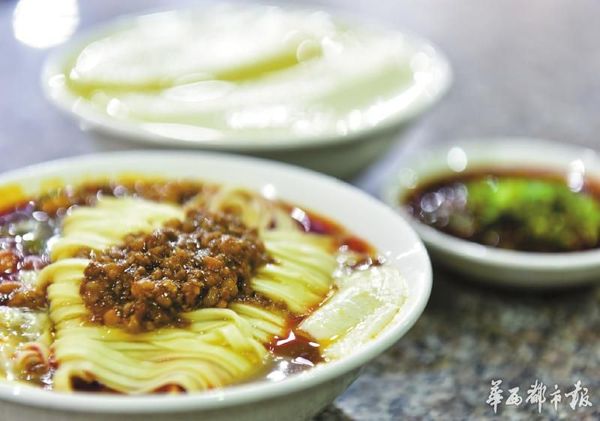 四川美食豆花面.