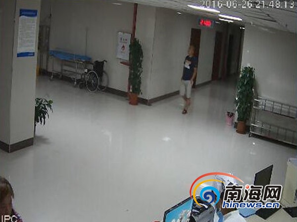 屯昌某医院监控录像截图。微信爆料人供图