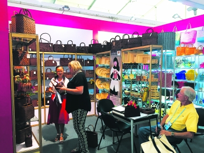 不少外商也挺看好藤编包。