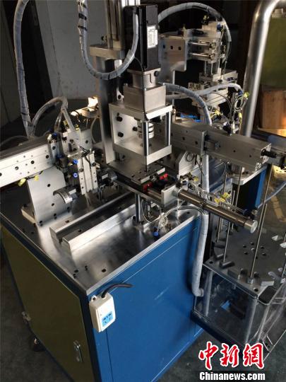 图为宁波乐本智能设备有限公司的定制化机器设备。　李佳赟 摄