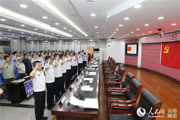 党员重温入党誓词。（供图）