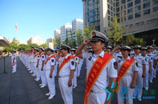 海军总医院举行纪念建党95周年重温入党誓词暨“七·一”表彰大会。符圣杰摄