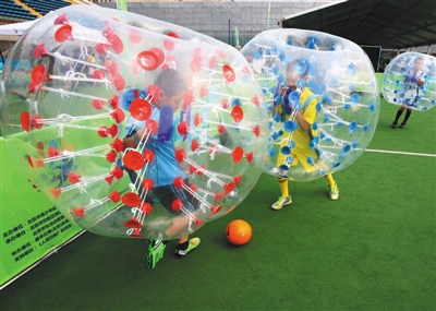 北京校园足球暑期嘉年华开幕_凤凰资讯