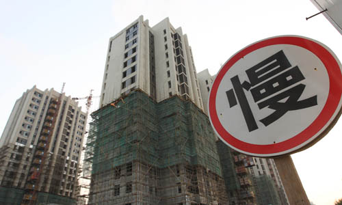 资料图片：这是位于上海市闵行区的一处在建楼盘（2013年11月8日摄）。