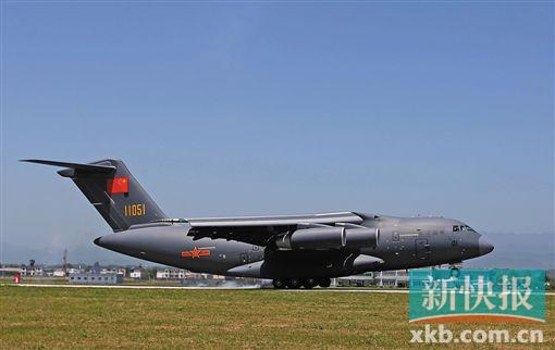 ■7月6日,中国空军运-20飞机授装接装仪式在空军航空兵某部举行。新华社发