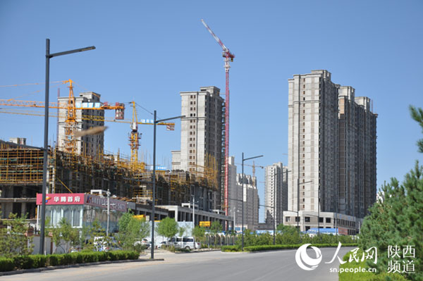 横山县榆林西南新区正在拔地而起，未来这里将会在榆横一体化中肩负重要责任。张伟 摄