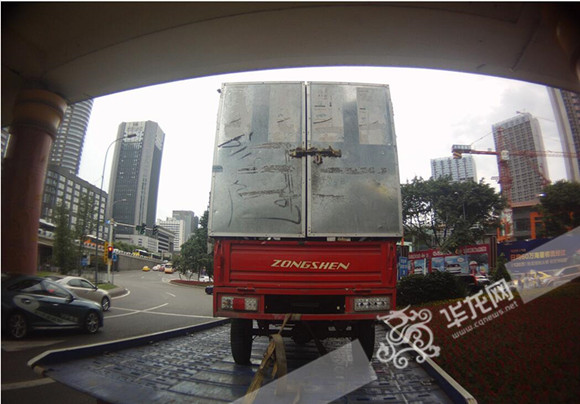 摩托车增驾取证第二天就被查 没挂车牌车主或