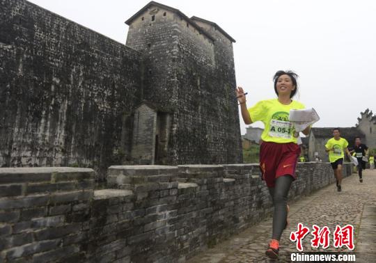 南粤古驿道定向大赛开跑 600多运动员感受古村魅力