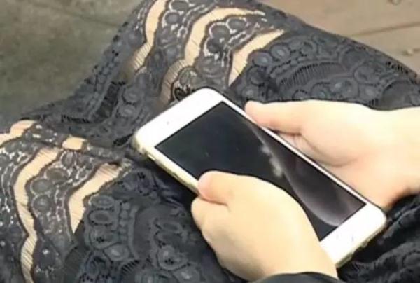 朋友拨打了这个电话，一名女子接电话说，可以安排上门服务，但不是照片上的女子，照片是网络图片。