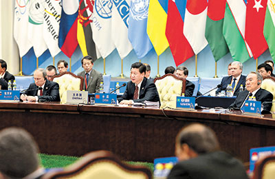 图为：2014年5月21日，亚洲相互协作与信任措施会议第四次峰会在上海举行。中国国家主席习近平主持会议并发表题为《积极树立亚洲安全观共创安全合作新局面》的主旨讲话。