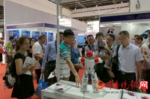 人气爆棚!中科汇联爱客服亮相2016上海国际人