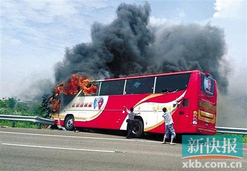 ■台湾游览车起火的事故现场。新华社发