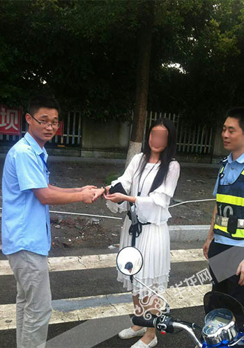 约买车报捷美女像识破美女相亲卖车贼a买车面谈利美女行图片
