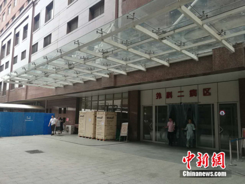 伤者被送至北医三院进行救治。 中新网记者张尼摄