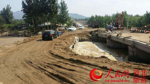 图为河北省石家庄市灵寿县正南线北庄桥修成通车。