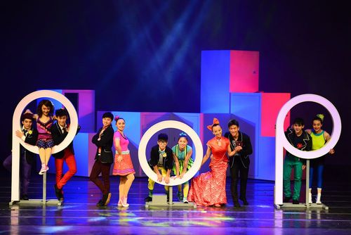 多媒体时尚舞台剧《因为爱》:中西合璧欢乐颂歌