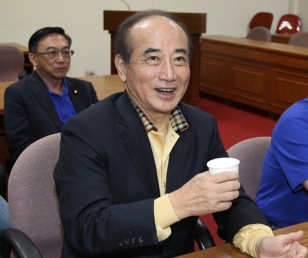 台“立法院前院长”、国民党“立委”王金平（前）。图／台湾“中央社” 图片来源：台湾《联合报》