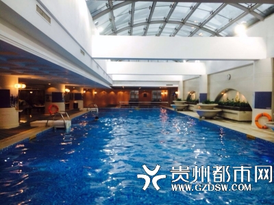 傅园慧游嗨,你也想下水?约起!把贵阳泳池当里