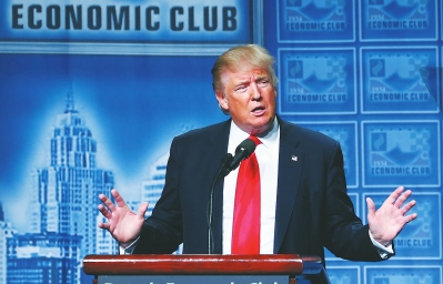 2019经济新闻人物姚明_7月25日,姚明与曾经执教过他的教练以及国家队的队友代表在仪式上...(3)