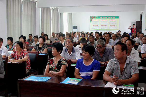 户县每年定期都会为葡萄种植户培训相关知识，提高产品质量