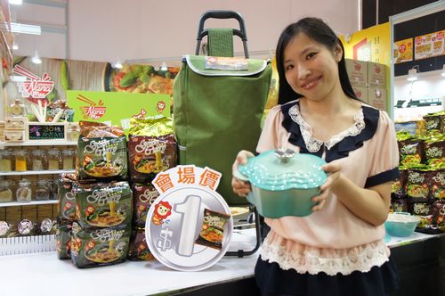 香港美食博览开锣 商家推“一蚊鲍鱼许愿树”吸客