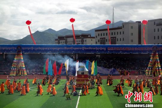 “中国格萨尔文化之乡”文化旅游节开幕