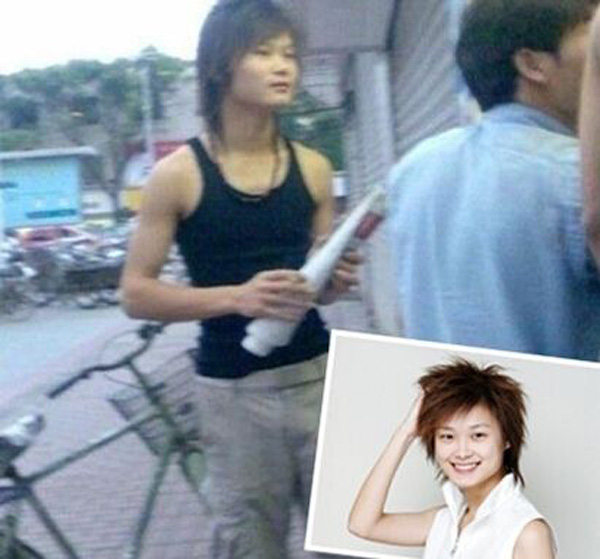 　　翻版春哥在街上排队买煎饼