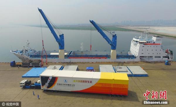 长征五号火箭运抵天津码头 将出征海南