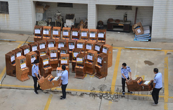 远一特大赌博团伙玩灯下黑,赌博机放进超市彩票店