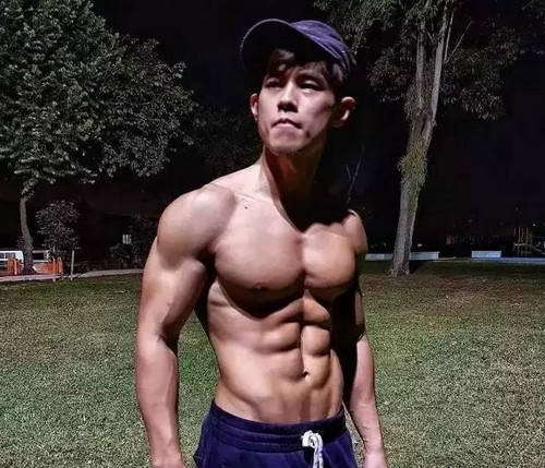 马来西亚猛男酷似周杰伦成网红 这个比大木老师强太多_凤凰娱乐