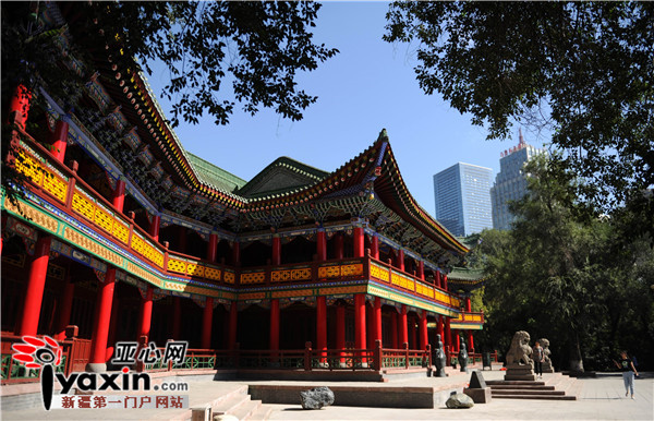 据了解,人民公园内的朝阳阁建于1918年,属自治区级文物保护单位。亚心网记者 马元 摄