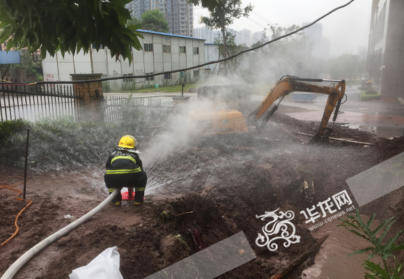 施工挖爆天然气管道 重庆大学城一小区停气数