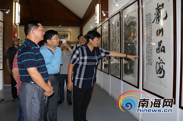 ����9��21�գ���Ʒ���ǡ�˫�ޡ���˫�ǡ��黭��������չ����֮�������ݿ�Ļ���α����ڲιۡ��Ϻ������� Ҷ��һ ��