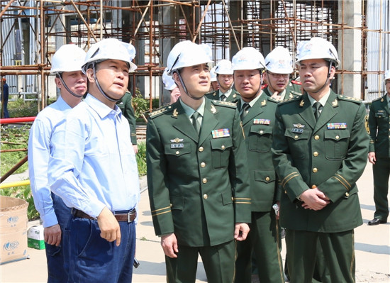 福建消防总队王文生总队长带领漳州消防支队领导上门服务重点项目